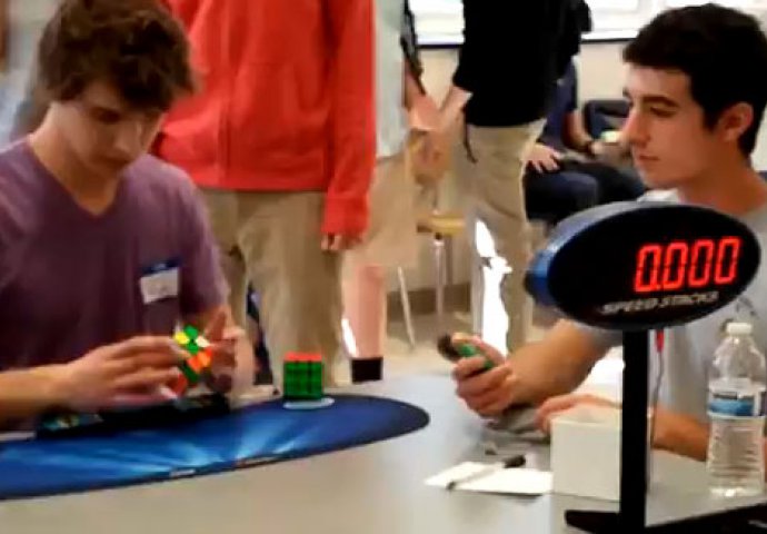 "Treptaj oka": Tinejdžer složio Rubikovu kocku za 5 sekundi