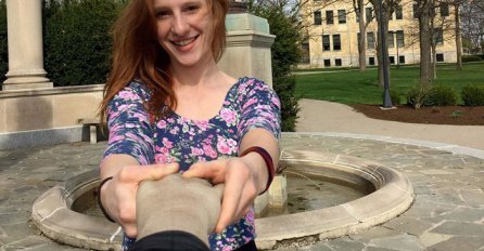 Selfie ruka čini da izgleda kao da imate prijatelje