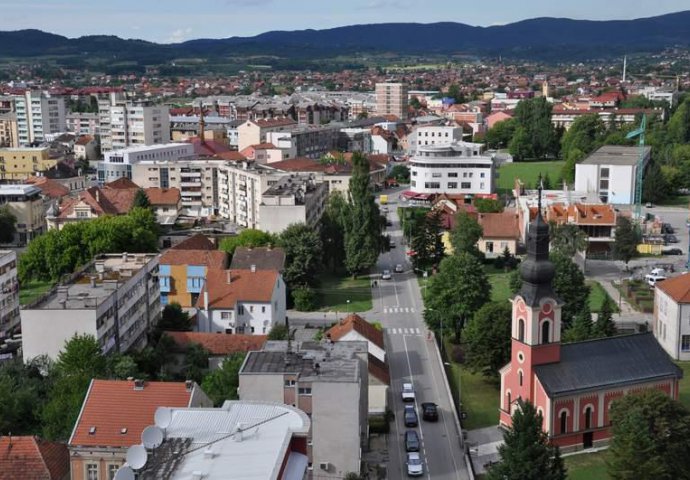 Bošnjake tjerali da bijelim krpama označe kuće u kojima žive