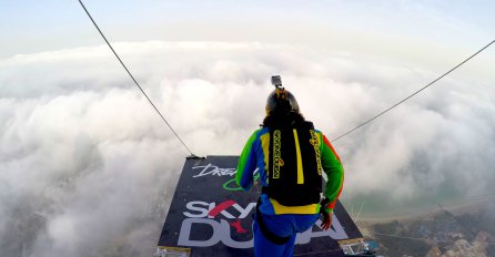 Hrabrost ili ludost: Evo kako izgleda skok s 99. sprata zgrade u Dubaiju!