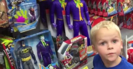 Ko je to pored Batmana? Đoković!