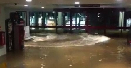 Trgovački centar potopljen