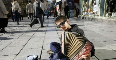 "Moramo prositi jer nas tuku"