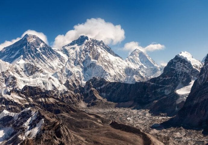 Mount Everest se smanjio za dva i po centimetra