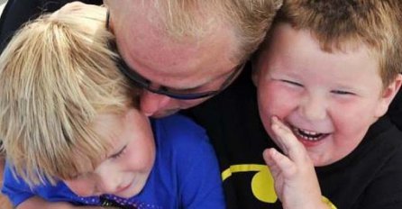 Policija im došla na vrata jer se njihov četverogodišnji sin igrao go u dvorištu kuće