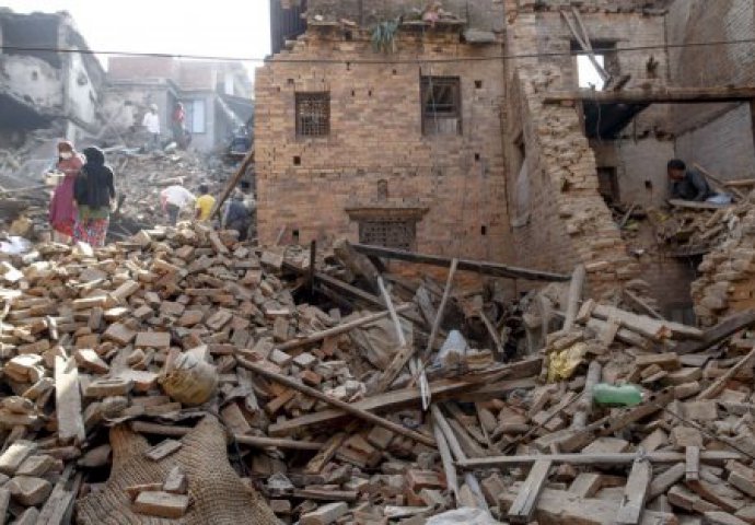 LAVINA ZBRISALA SELO: Prizor od koga se ježi koža