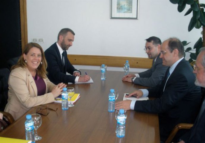 Mary Ann Hennessey uručila Akcioni plan za BiH