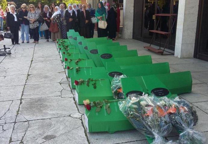 Jedanaesta kolektivna dženaza za žrtve genocida u Bratuncu 12. maja