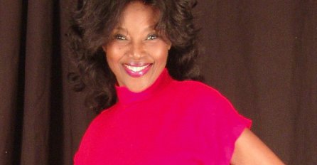 Ima 73 godine, a izgleda kao da je u četrdesetim: Evo njene tajne!