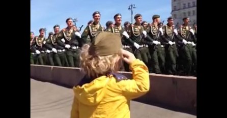 (VIDEO) Oduševio Ruse: Dječak pokazao Putinu ko je 'glavni'!