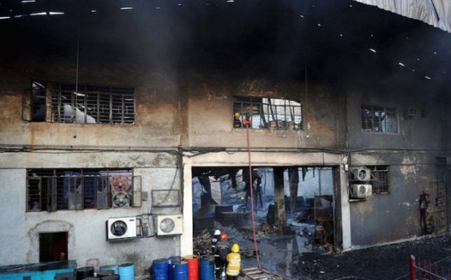 555443db-8dec-4b98-a729-0f47b0094cfb-philippines-factory-fire-130515-reuters-718x446