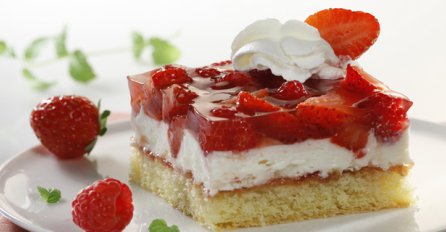 Jednostavan i ukusan kolač od jagoda