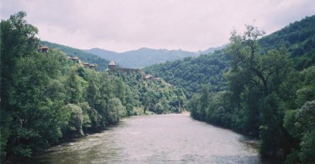 Iz korita rijeke Bosne izvučeno tijelo muškarca