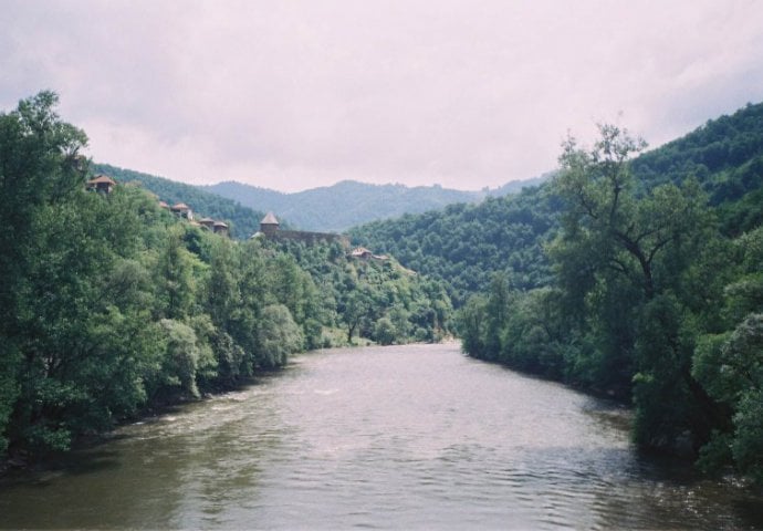 Iz korita rijeke Bosne izvučeno tijelo muškarca