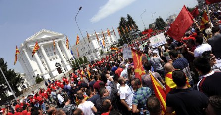 SKOPLJE BLOKIRANO: Barikade na ulicama, večeras miting vladajuće stranke! 