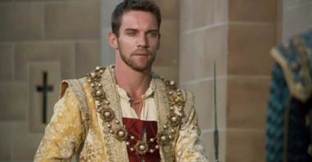 Slavni glumac ima ozbiljnih problema: Paparazzi ga uhvatili kako pijan tetura ulicama Londona