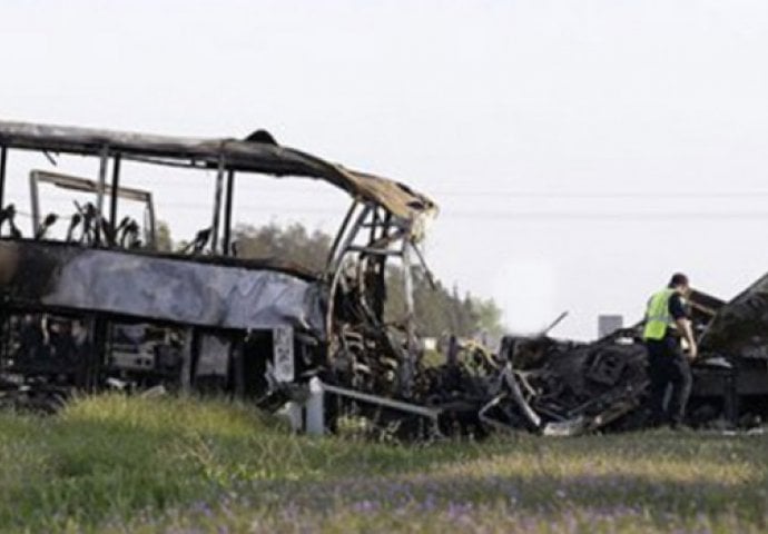 STRAVIČNO: U sudaru autobusa i kamiona povrijeđeno više osoba!