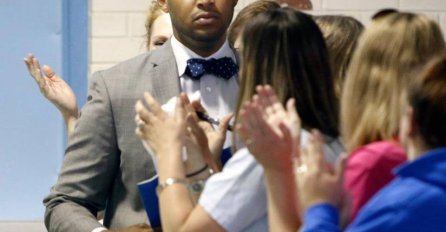 Ovaj učitelj je reakcijom na maltretiranje učenika oduševio, ali i zgrozio sve roditelje