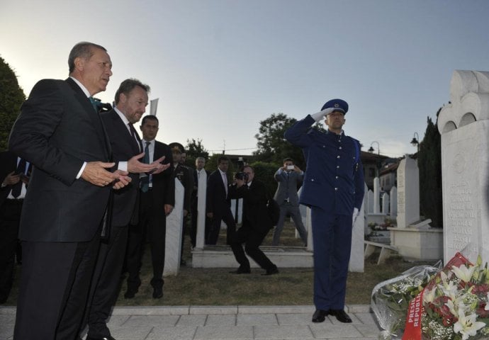 Erdogan posjetio Mezarje Kovači i mezar Alije Izetbegovića