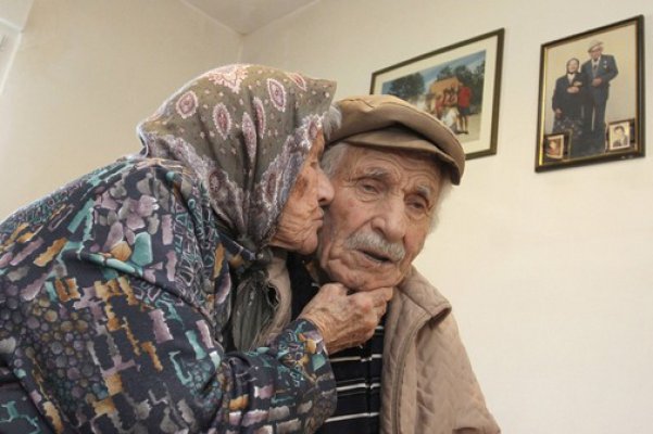 to-je-prava-ljubav-nedavno-su-proslavili-86-godisnjicu-braka-504x335-20150520-20150518171913-97e5eb3e4fc7f6a4ef497aece6fb28f3