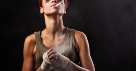 Pazi s kim se 'kačiš': Djevojka sa lakoćom pretukla nasilnika