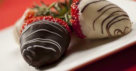 Savršen spoj: Jagode s topljenom čokoladom