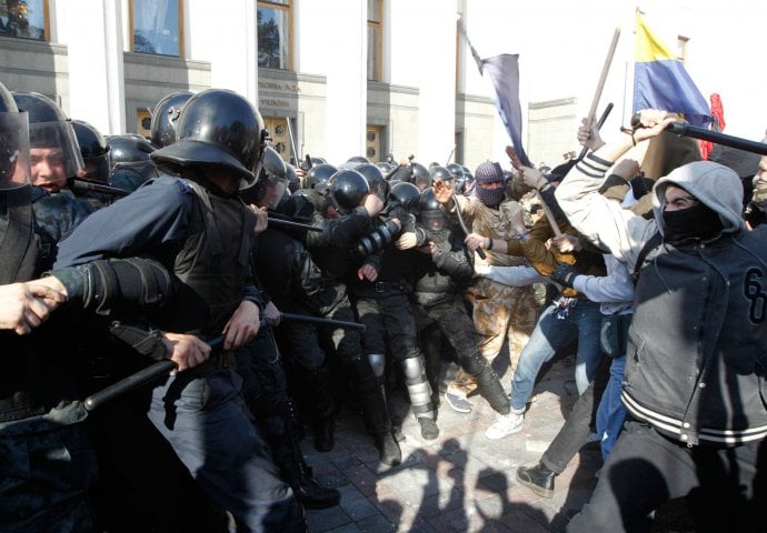 Ukrajina: Sukobi demonstranata i policije u Kijevu