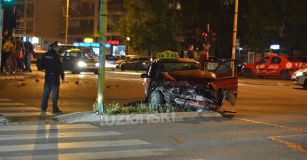 Teška saobraćajna nesreća u Tuzli, povrijeđeno pet osoba