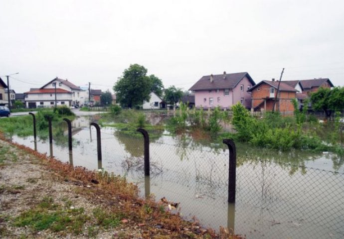 ALARMANTNO: Počele poplave na sjeveru Bosne, stanovništvo u strahu