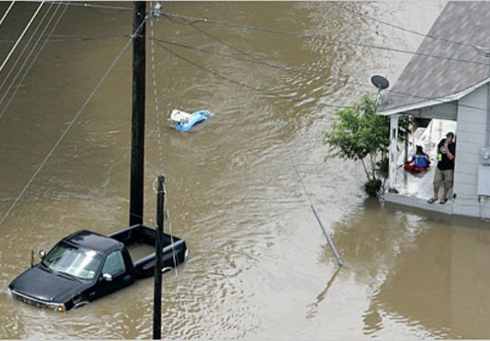 Veći dio centra Houstona napušten zbog uragana Harvey