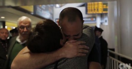 Nakon što je 40 godina vjerovala da je mrtav, majka zagrlila svoga sina