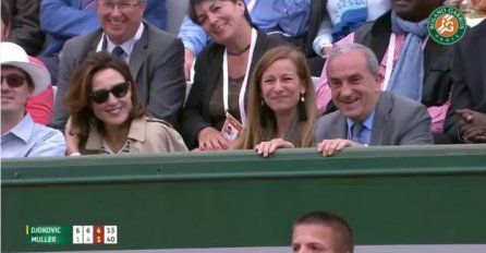Đoković napravio potez koji je nasmijao gledaoce u Parizu