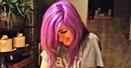 (VIDEO) Ofarbala je kosu, a onda je njen momak POLUDIO jer ne zna koje je boje : POMOZITE MU!