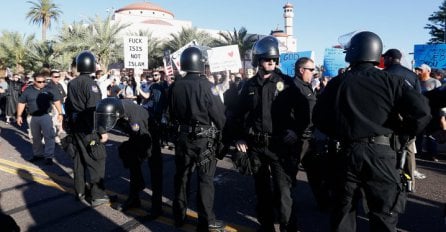 Održani antiislamski protesti ispred džamije u Phoenixu