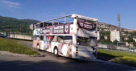 Večeras će Sarajevo da gori bordo plamenom