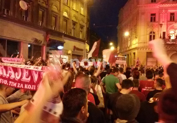 Slavlje simpatizera i navijača Sarajeva u Titovoj ulici