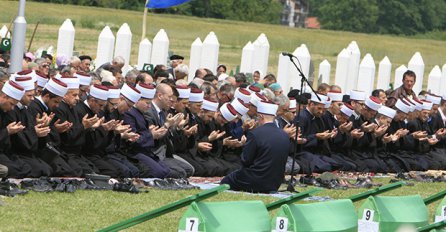 Kolektivna dženaza i ukop 36 civila u Gornjoj Kalesiji