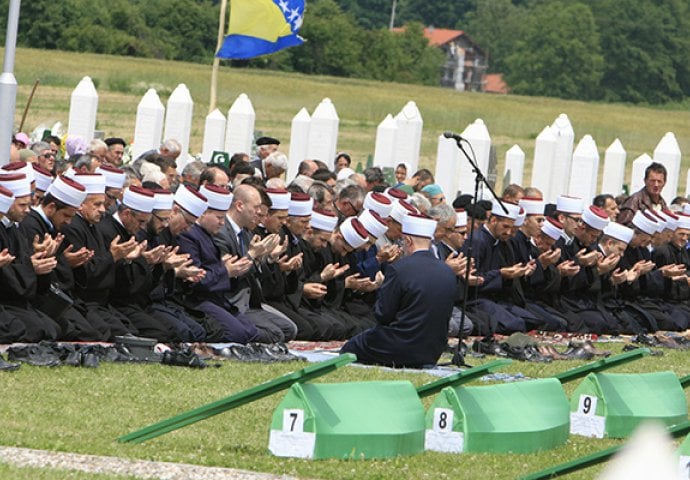 Kolektivna dženaza i ukop 36 civila u Gornjoj Kalesiji