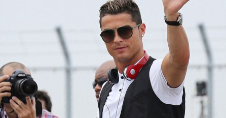 RONALDO, DA LI TE SRAMOTA? Realov superstar URINIRAO na ulici u St. Tropezu