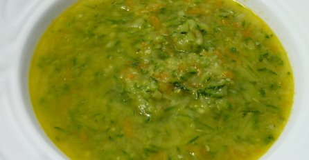 Jednostavna juha od tikvica