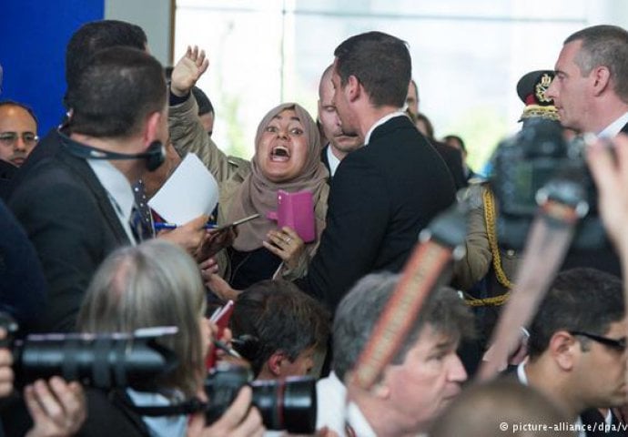 Skandal na pres-konferenciji Merkel i Sisi: "On je ubica!"