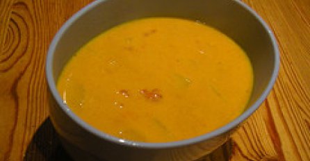 Ukusna karry juha s piletinom