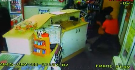 NAMJERILI SE NA POGREŠNOG: Pogledajte kako je 64-godišnjak u nekoliko poteza savladao lopove!