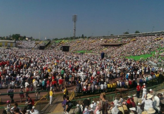 Vjernici ispunili stadion Koševo zbog dolaska Pape Franje