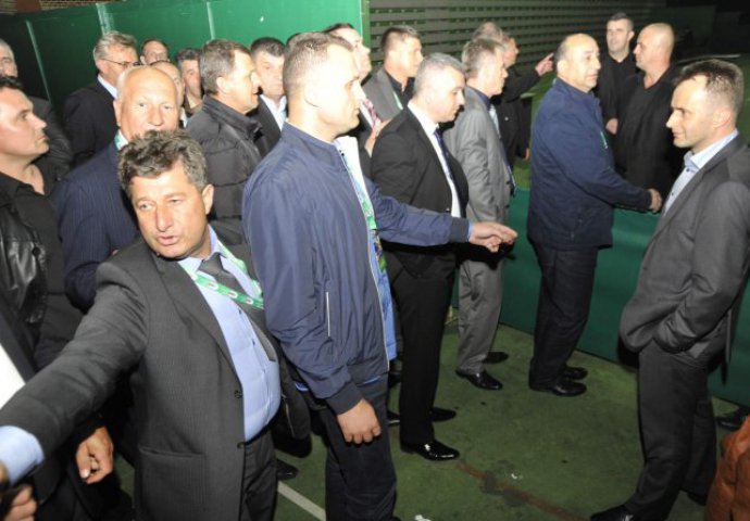 Sipović podnosi tužbu zbog neregularnosti unutarstranačkih izbora SDA?!