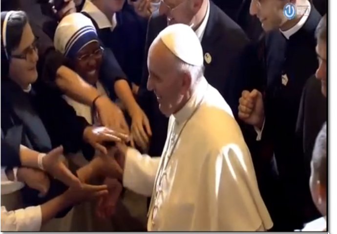 PRATITE UŽIVO: Sveti Otac je stigao u katedralu Srca Isusova: Živio papa!