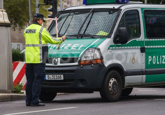 Na ulici se potuklo 70 Bosanaca i Poljaka, intervenisalo 100 policajaca