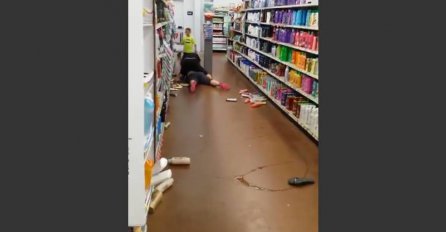 Pa kuda ide ovaj svijet: Pogledajte ponižavajuću bitku dvije žene u supermarketu!