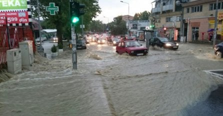 (VIDEO)JAKO NEVRIJEME POHARALO BEOGRAD: Pogledajte ove dramatične snimke!