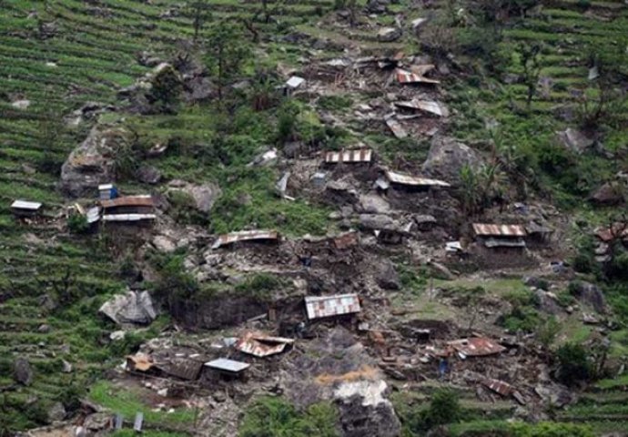 U klizištu u Nepalu poginulo najmanje 36 osoba